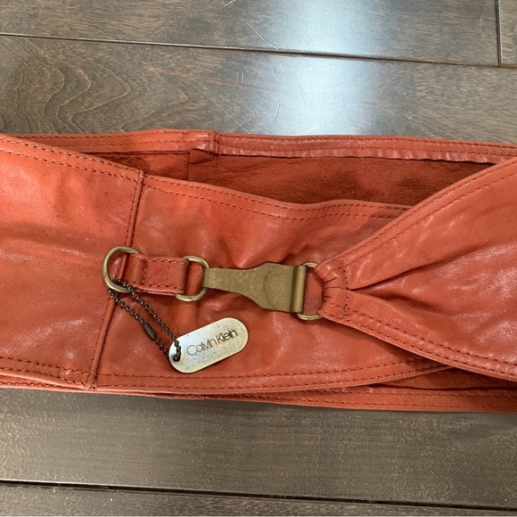 Vintage Calvin Klein calf-skin leather belt, brass buckle clasp, 27” waist. - Picture 3 of 6